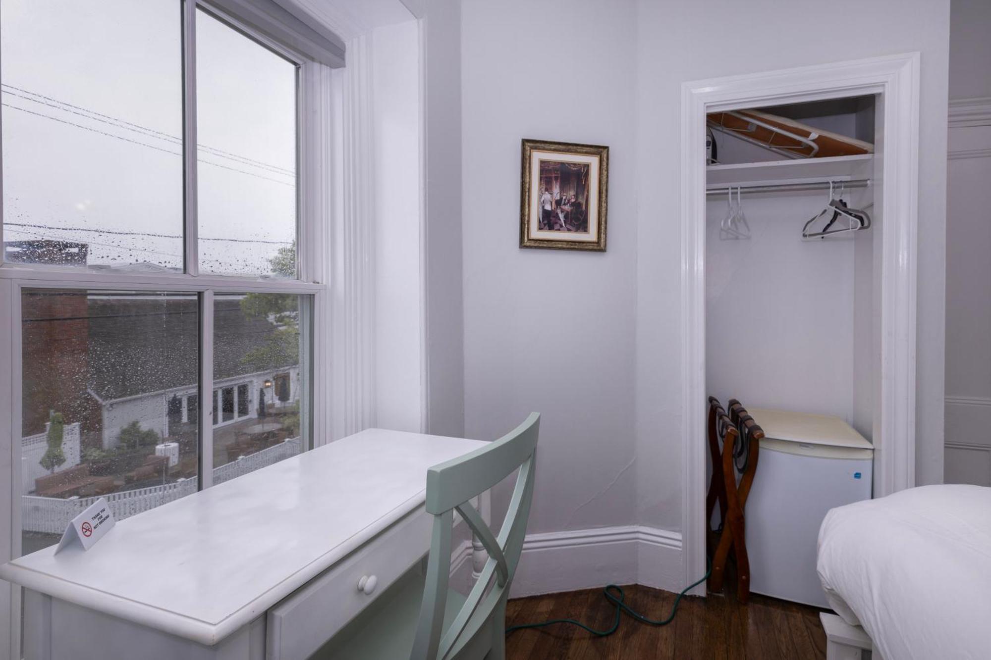 Prince Albert Guest House, Provincetown Room photo
